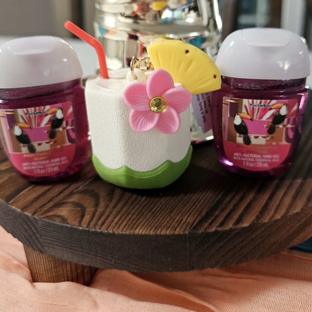 BBW Coconut Tropical Drink PocketBac Holder with TWO PocketBac Hand Sani…